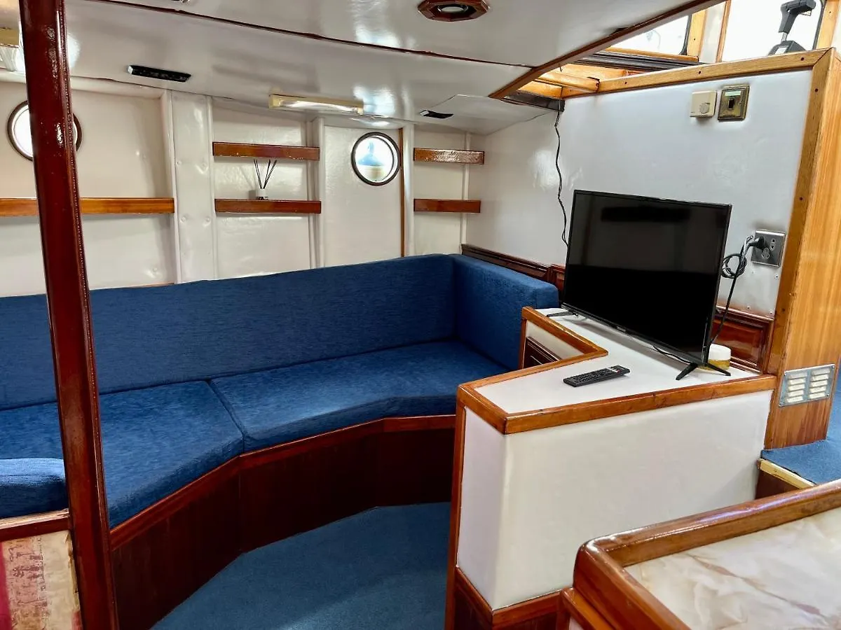 Båthotell Salidas En Barco Hotell Premiá de Mar